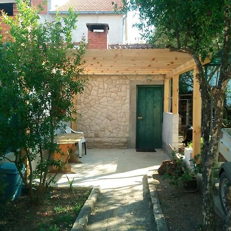 Apartmani Kapitanovic Biograd Na Moru Exteriör bild