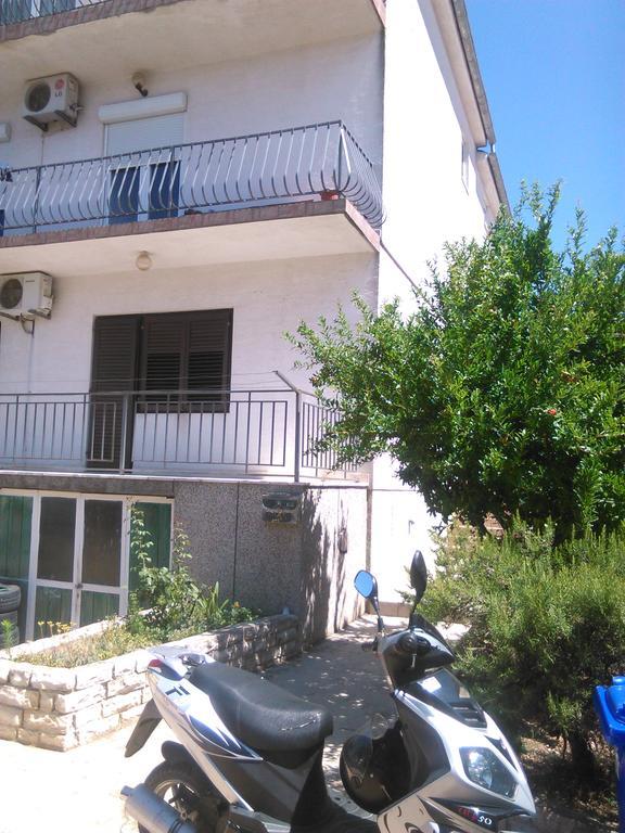 Apartmani Kapitanovic Biograd Na Moru Exteriör bild