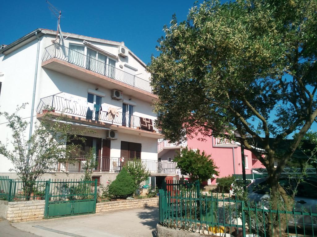 Apartmani Kapitanovic Biograd Na Moru Exteriör bild