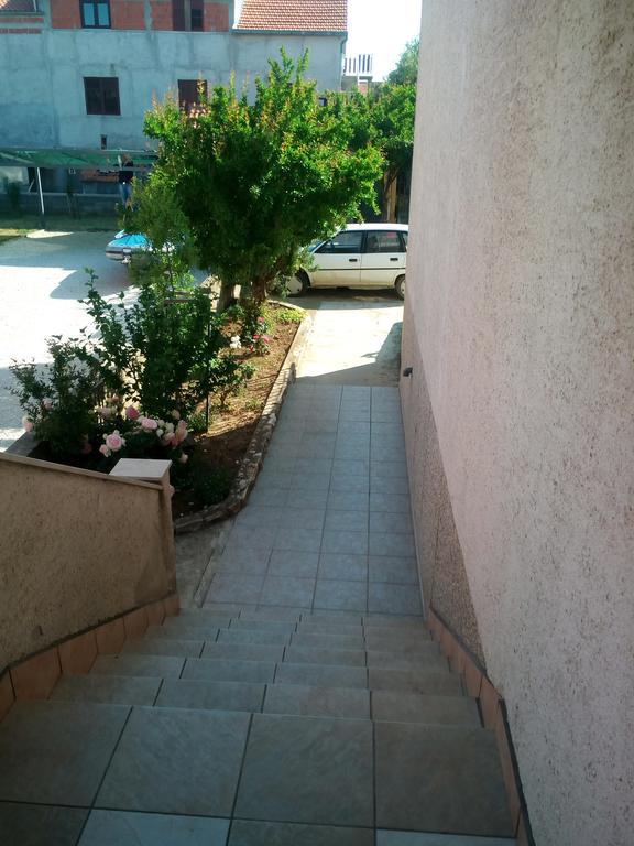 Apartmani Kapitanovic Biograd Na Moru Exteriör bild