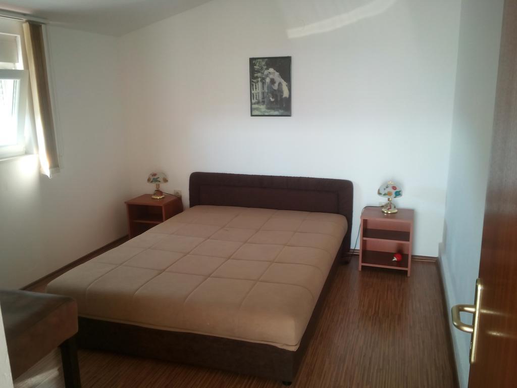 Apartmani Kapitanovic Biograd Na Moru Exteriör bild